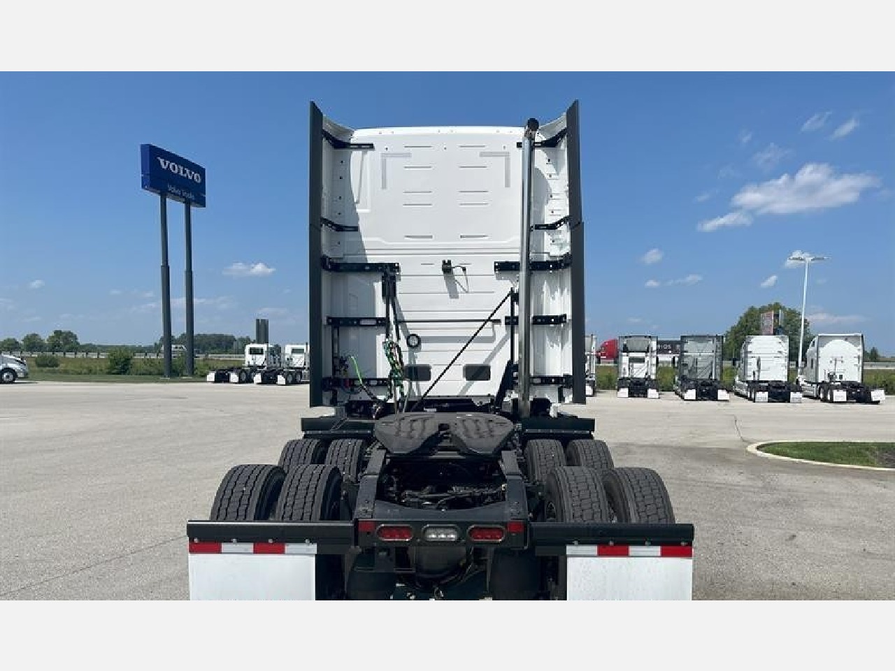 2026 Volvo - image 6