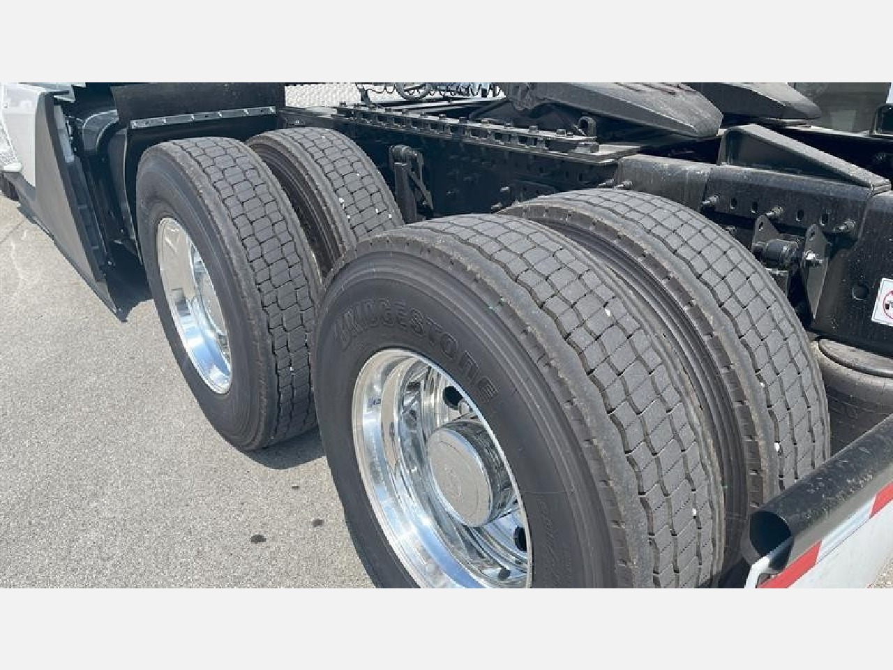 2026 Volvo - image 7