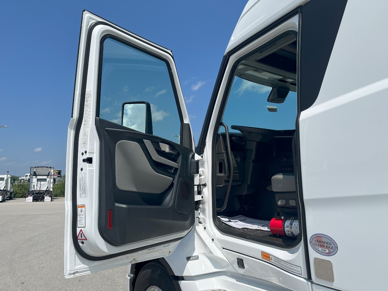 2026 Volvo - image 9