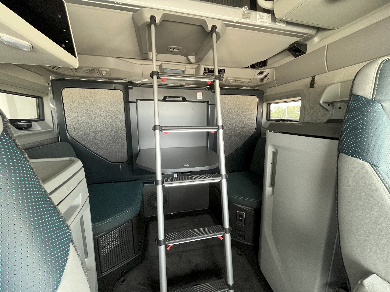 2026 Volvo - image 15