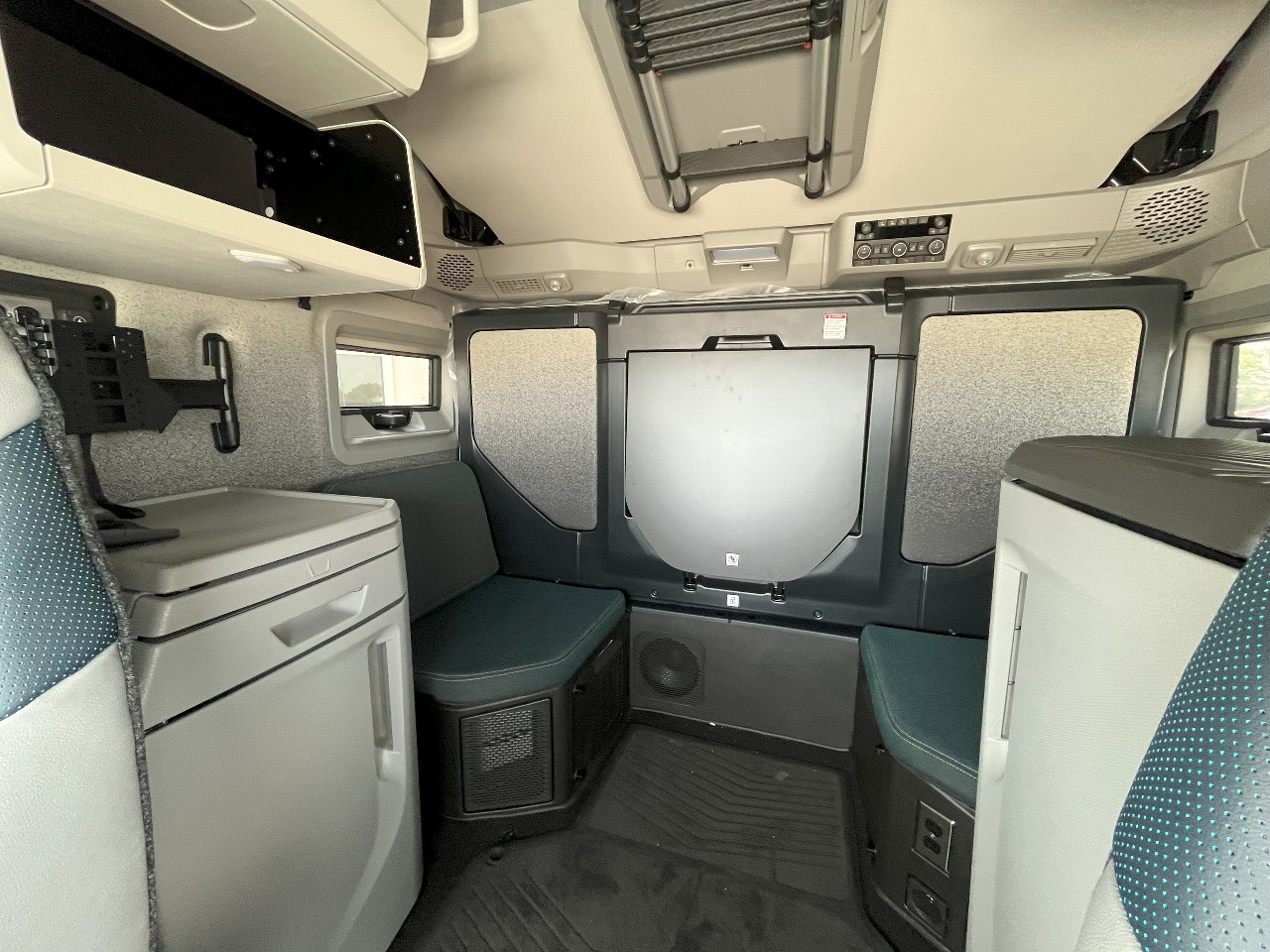 2026 Volvo - image 16