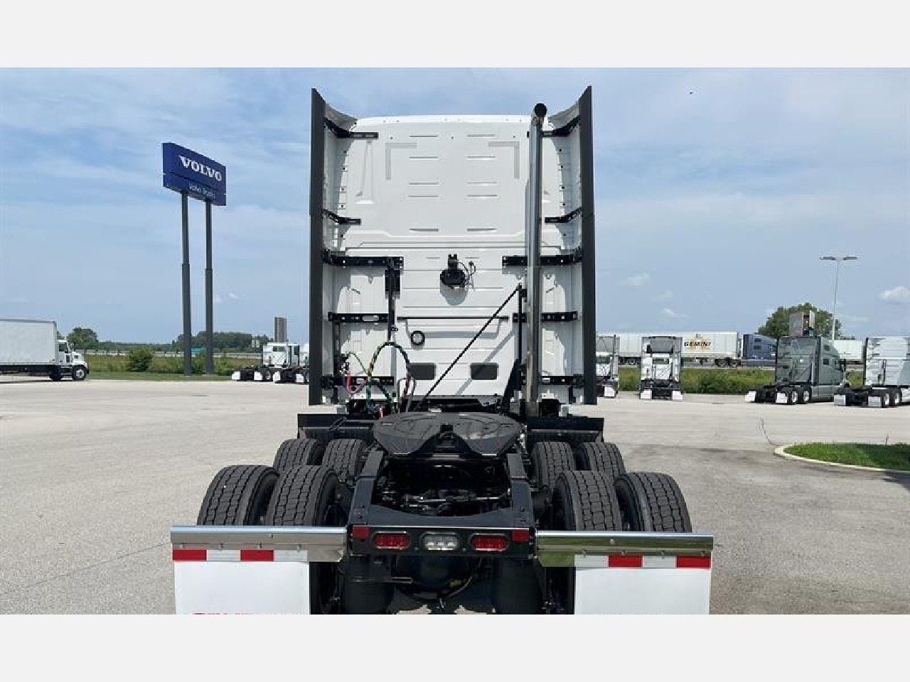 2026 Volvo - image 6