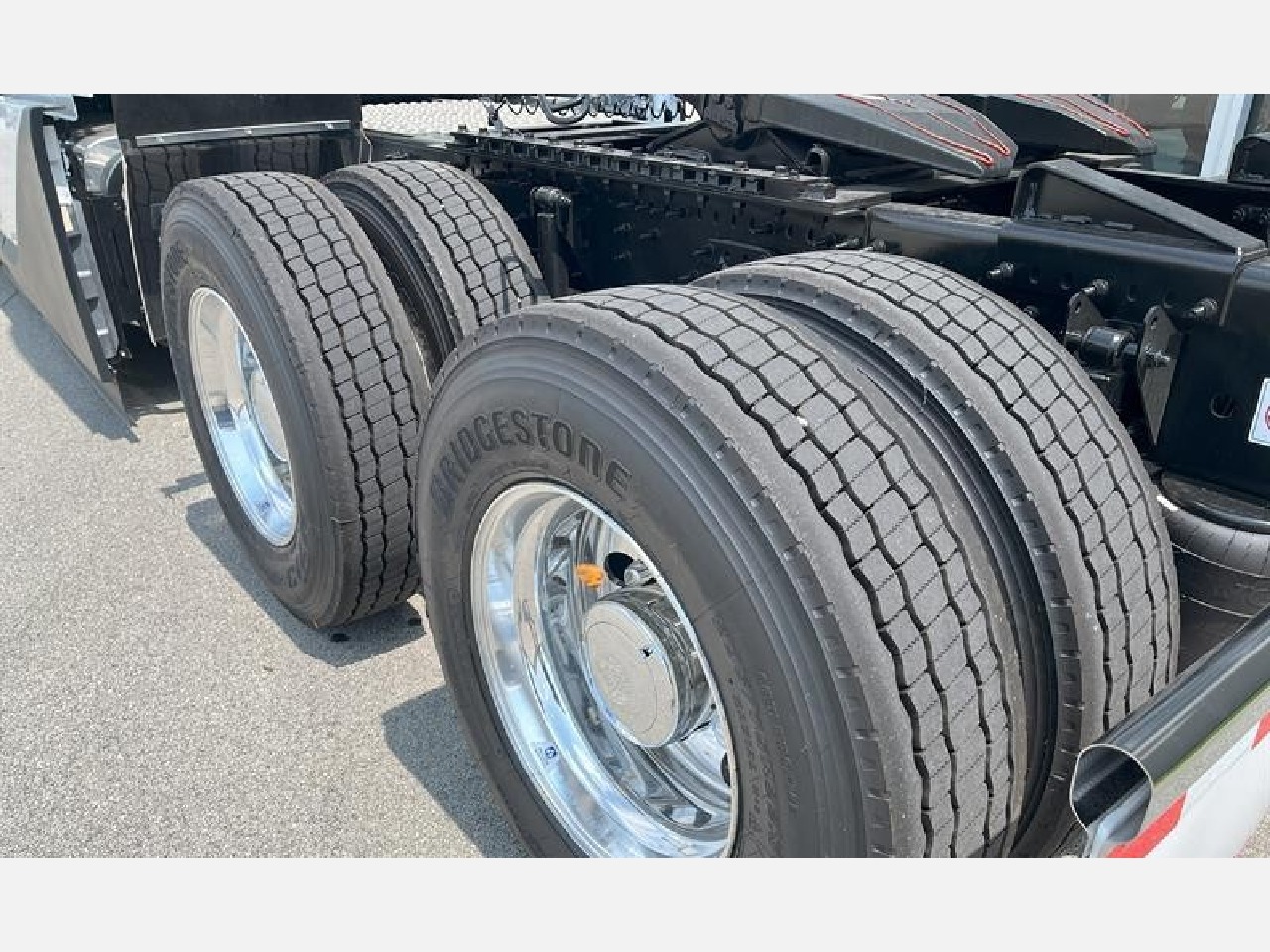 2026 Volvo - image 7