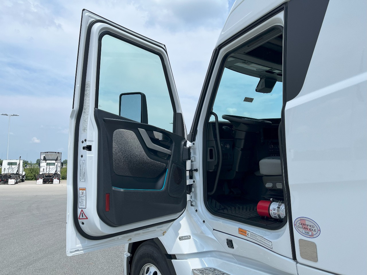 2026 Volvo - image 9