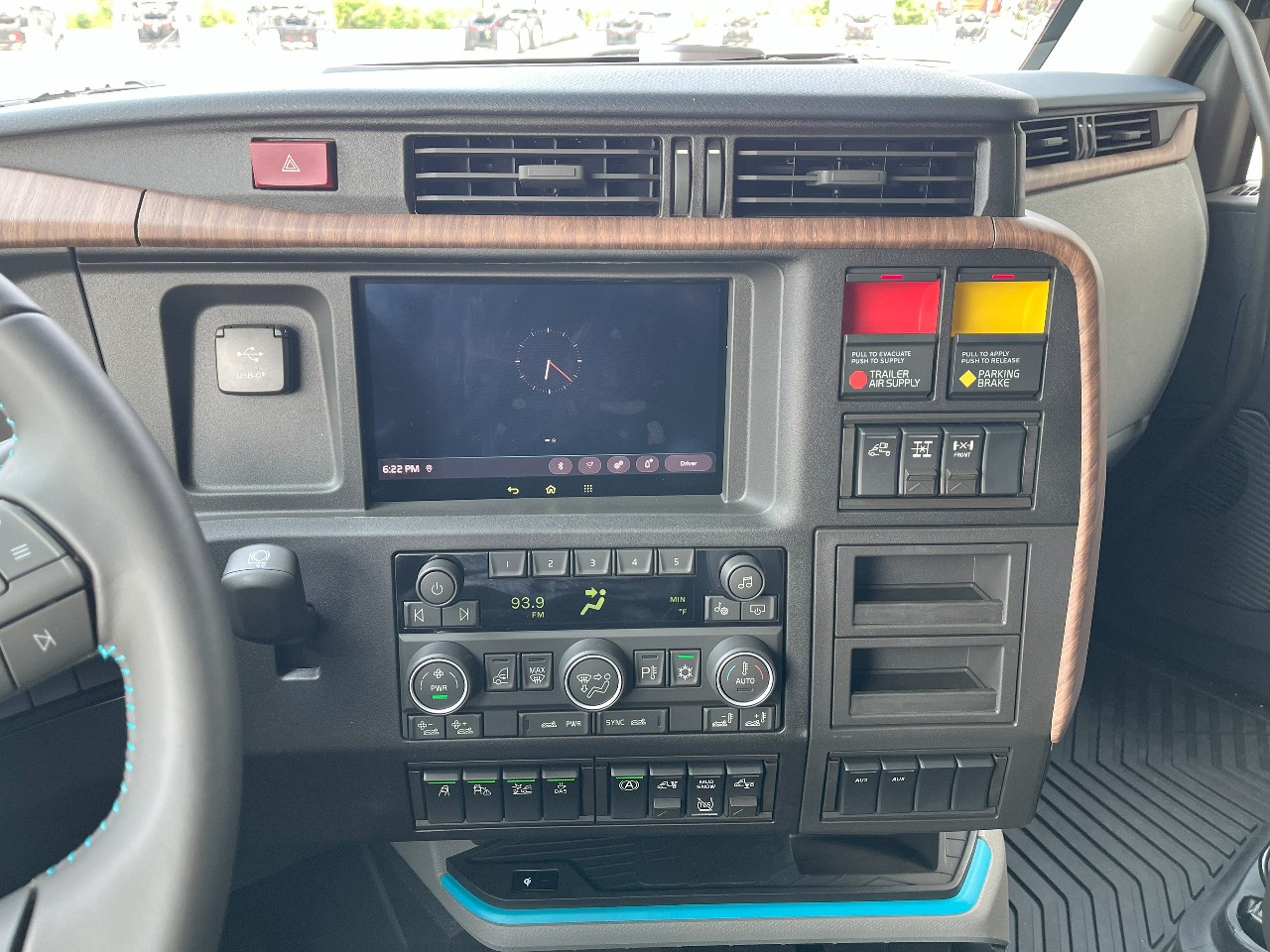 2026 Volvo - image 12