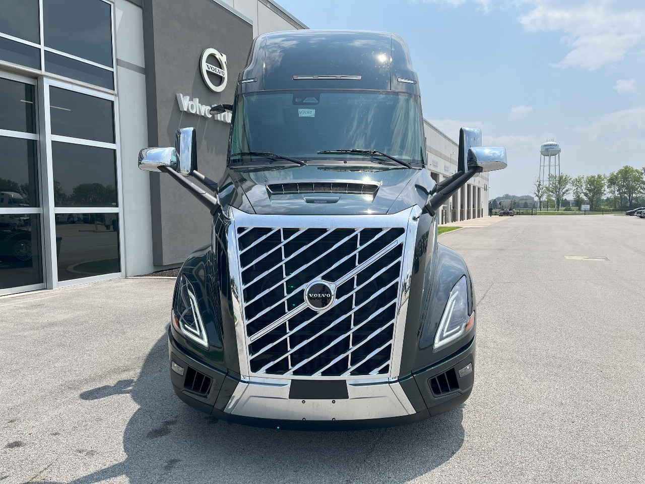 2026 Volvo - image 2