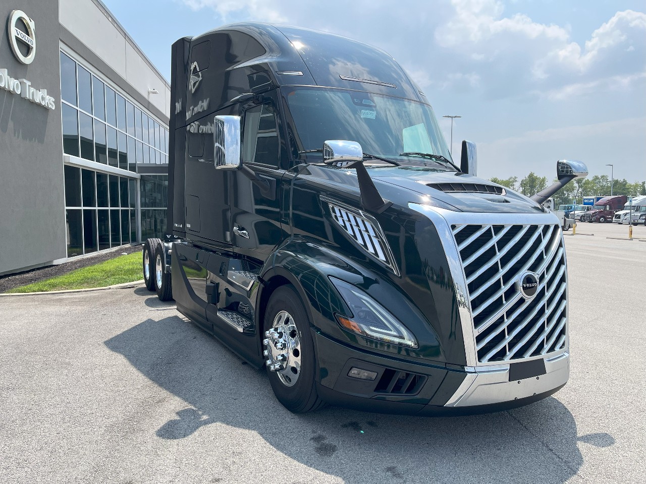 2026 Volvo - image 3