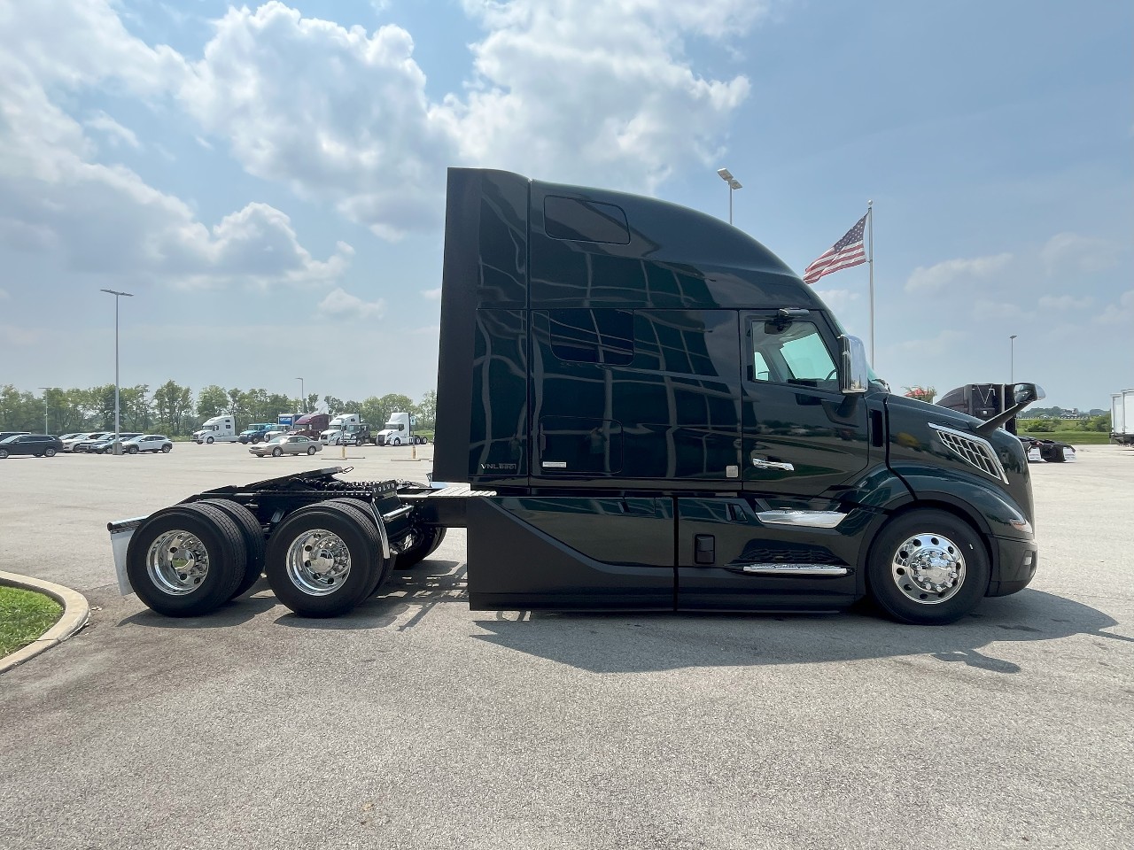 2026 Volvo - image 4