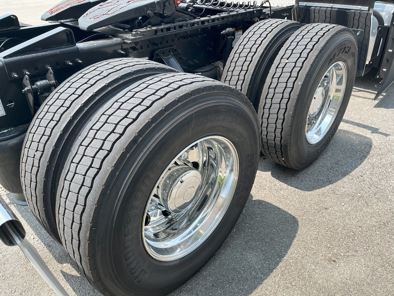 2026 Volvo - image 5