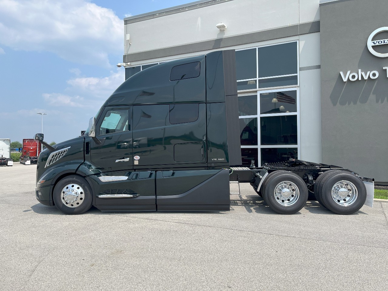 2026 Volvo - image 8