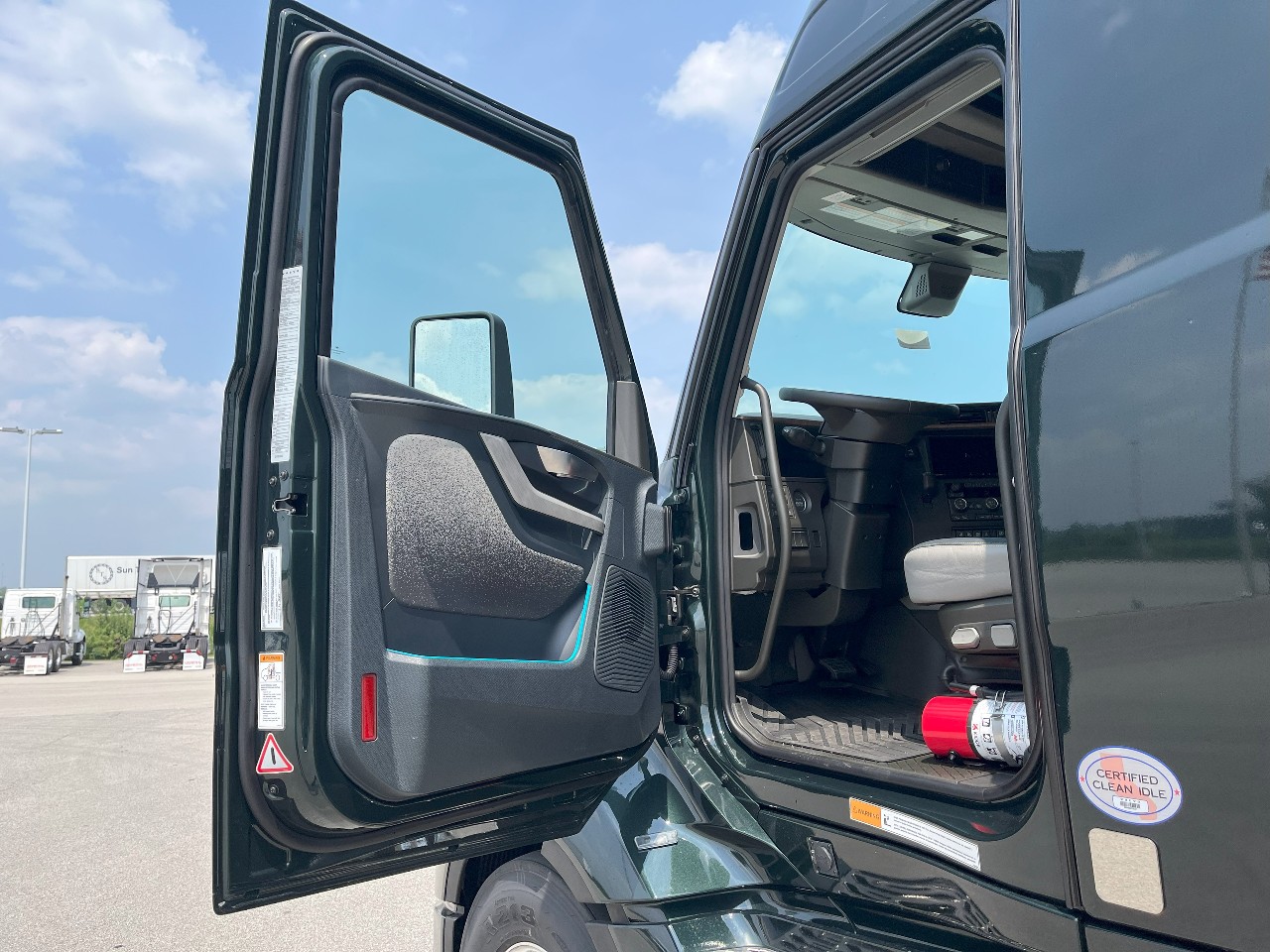 2026 Volvo - image 9