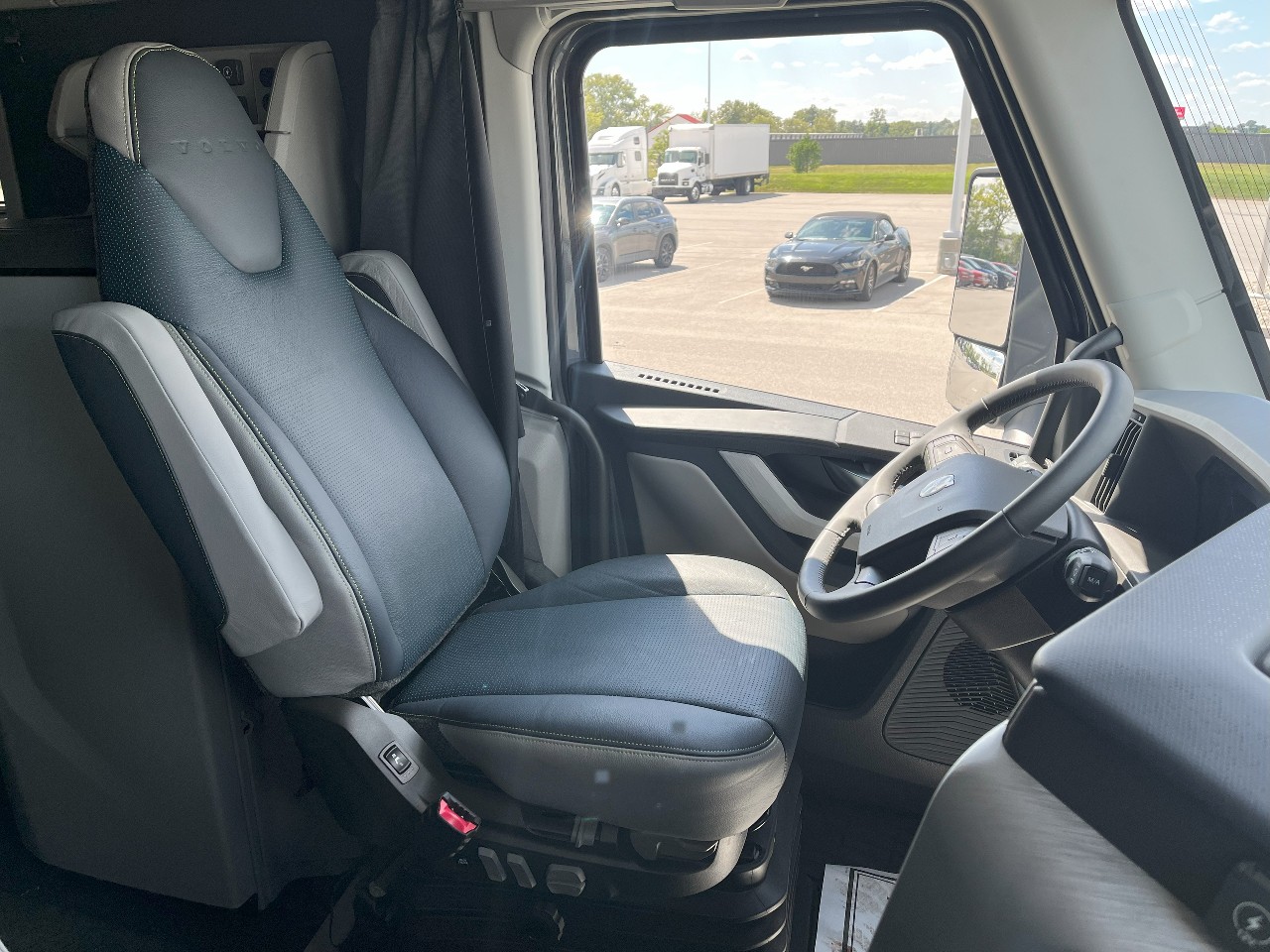 2026 Volvo - image 14