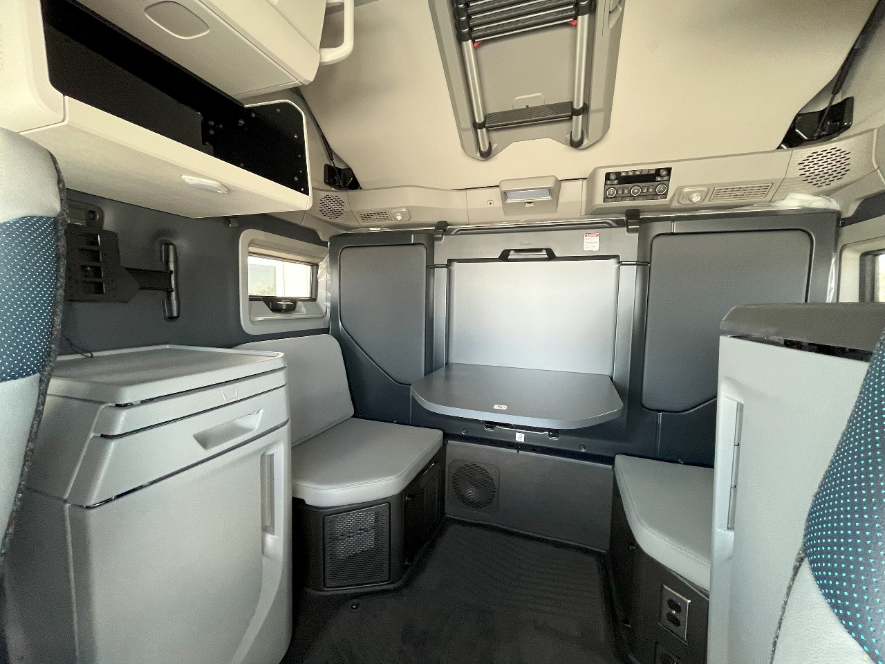 2026 Volvo - image 15