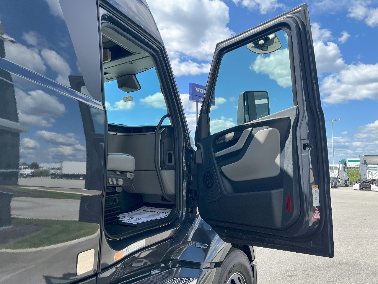 2026 Volvo - image 17