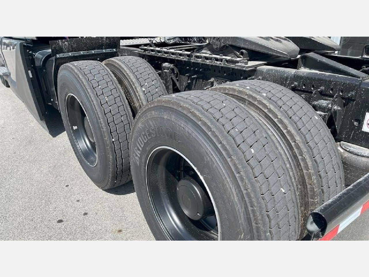 2026 Volvo - image 7