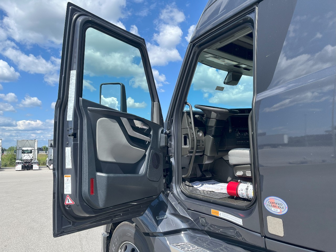 2026 Volvo - image 9