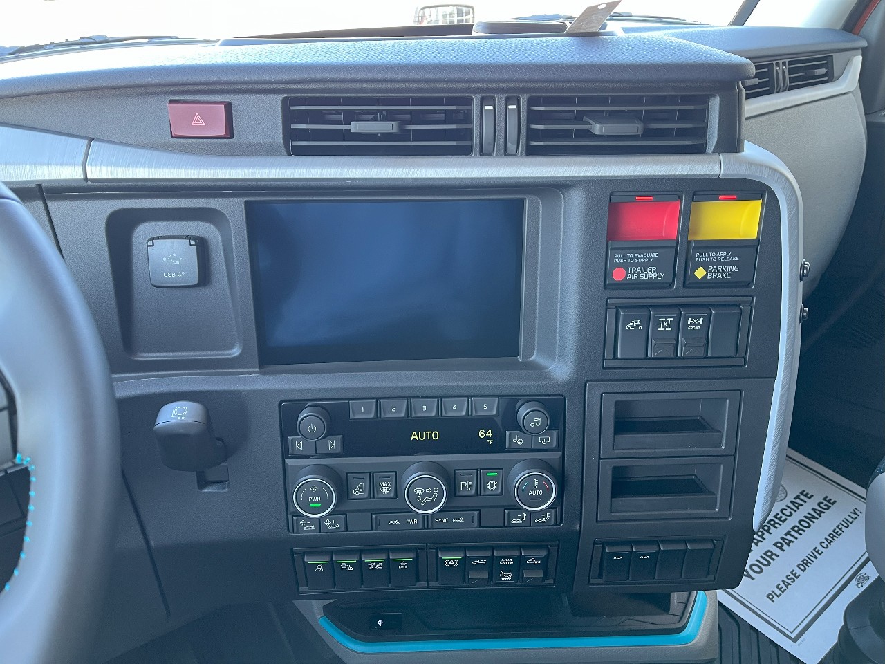 2026 Volvo - image 12