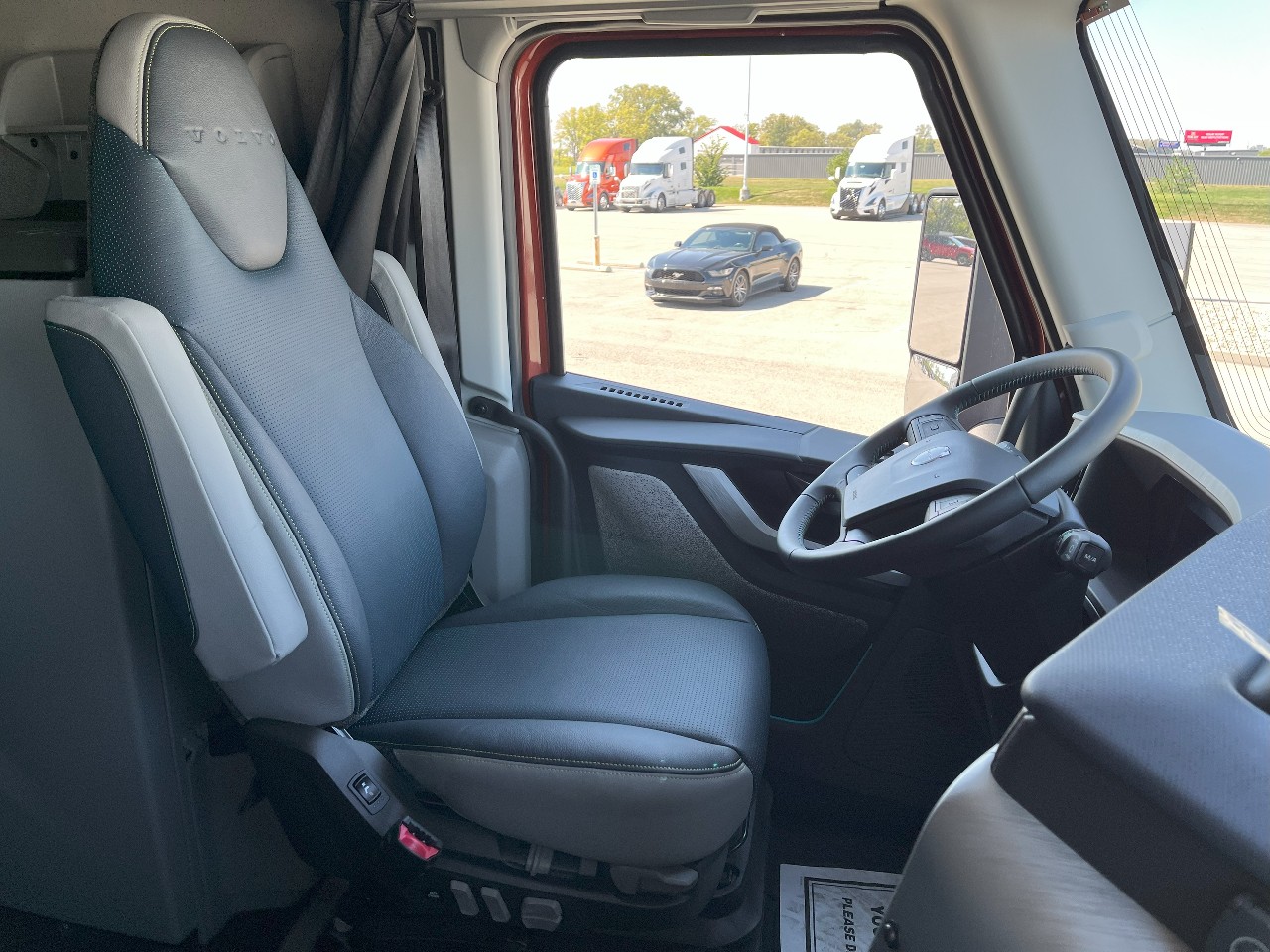 2026 Volvo - image 14