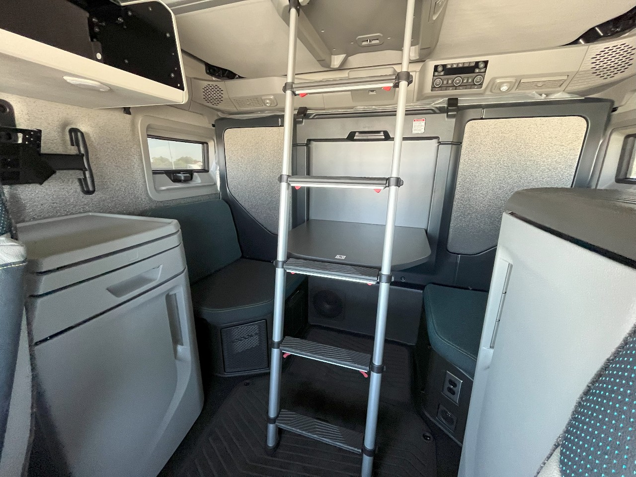 2026 Volvo - image 15