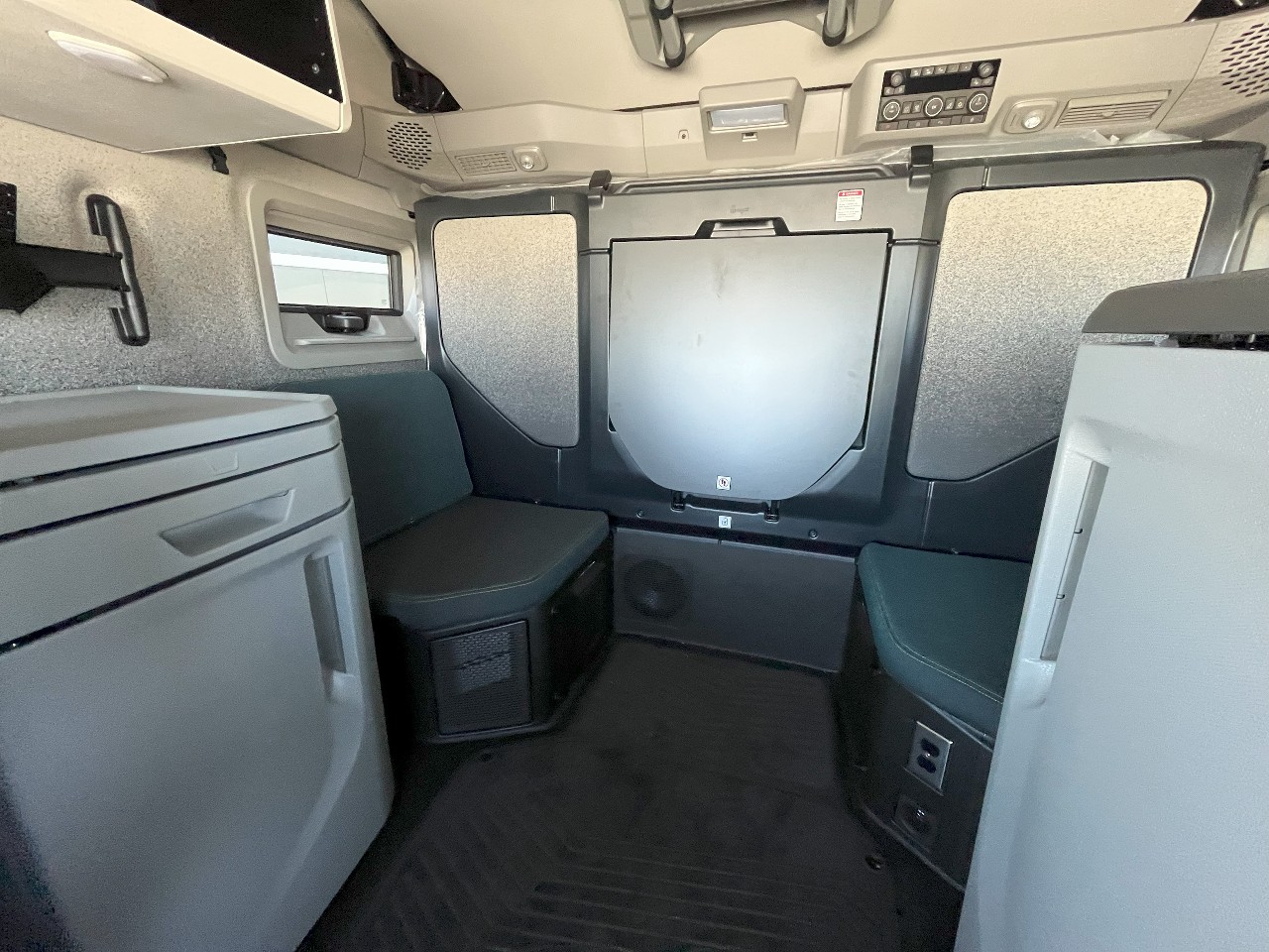 2026 Volvo - image 17