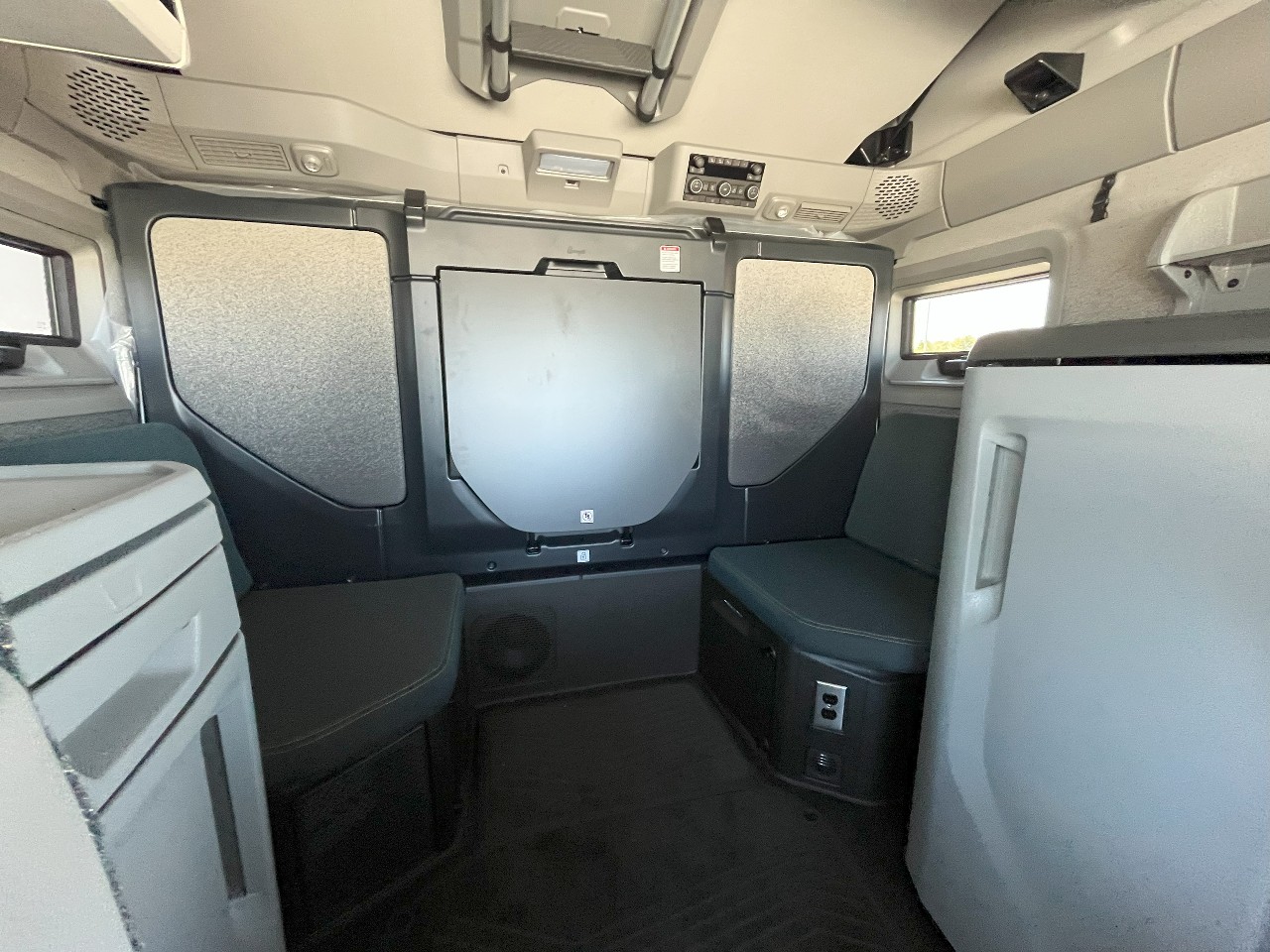 2026 Volvo - image 18