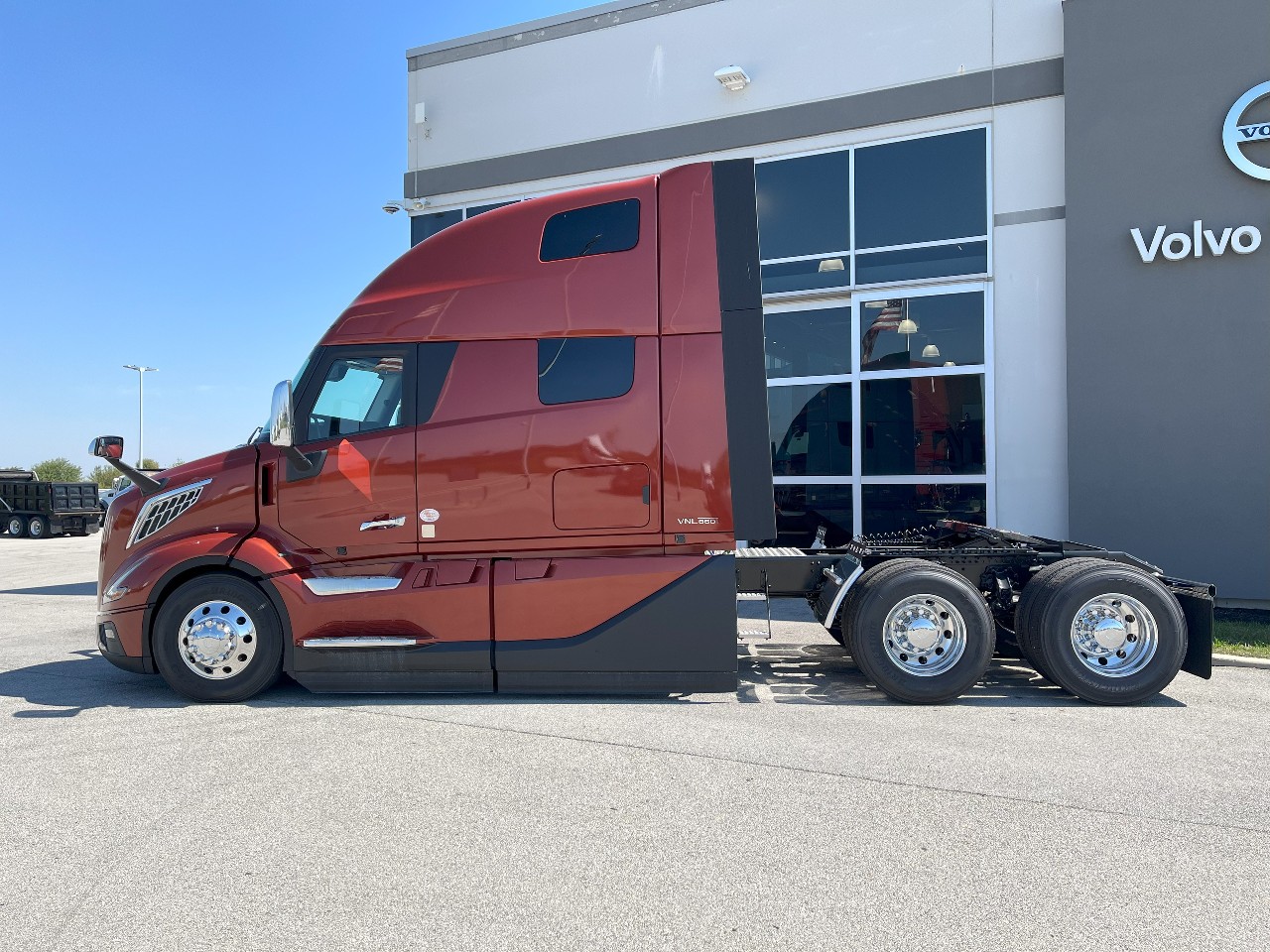 2026 Volvo - image 8