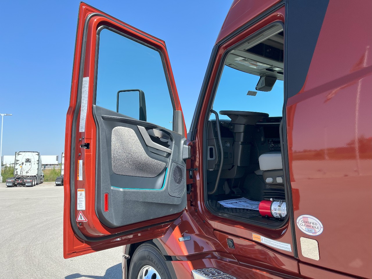 2026 Volvo - image 9