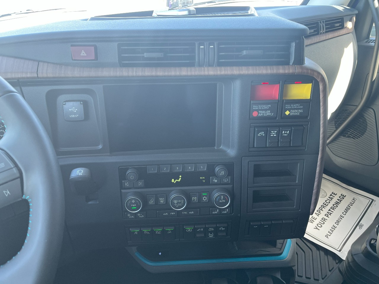 2026 Volvo - image 12