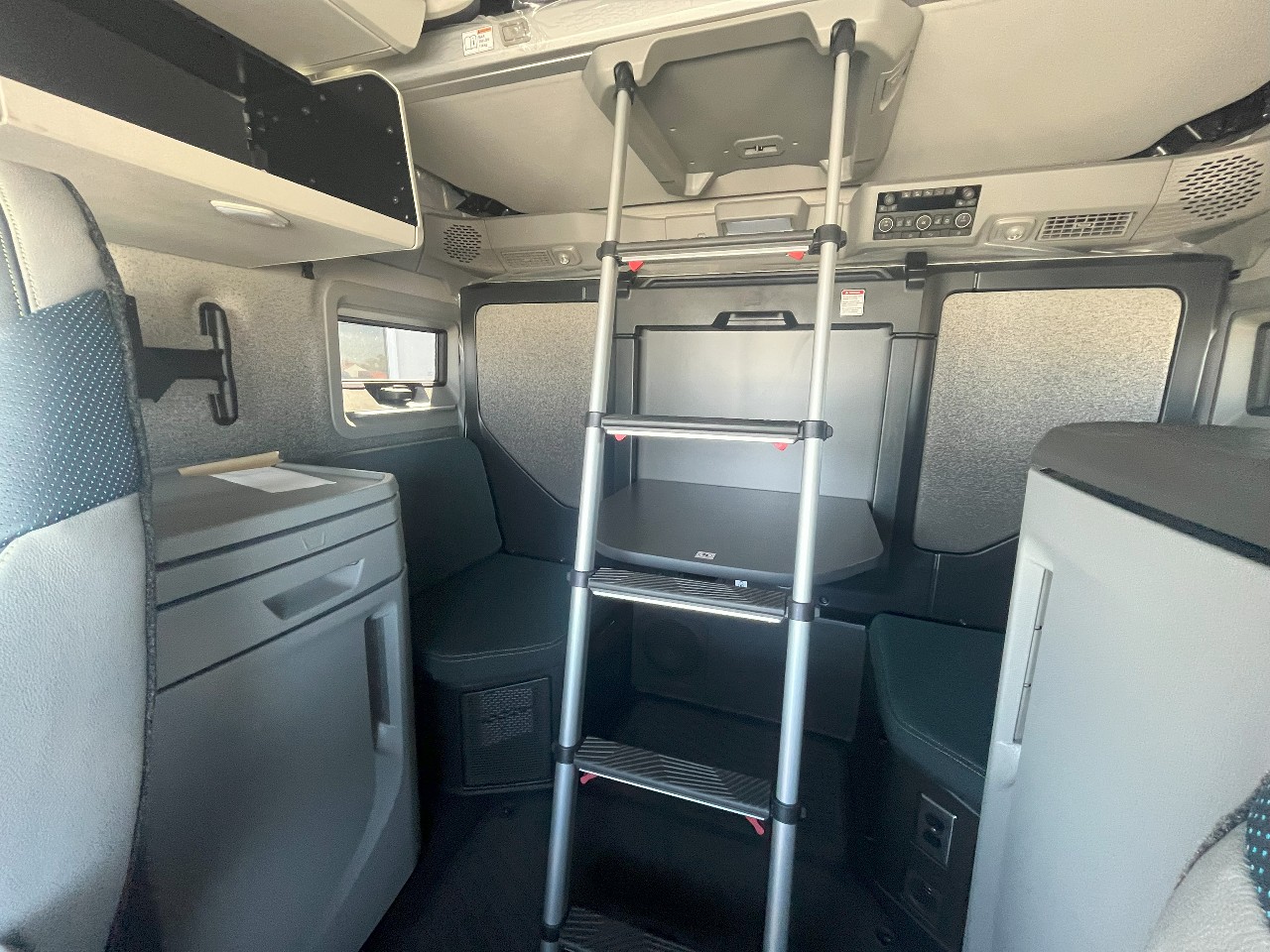 2026 Volvo - image 15