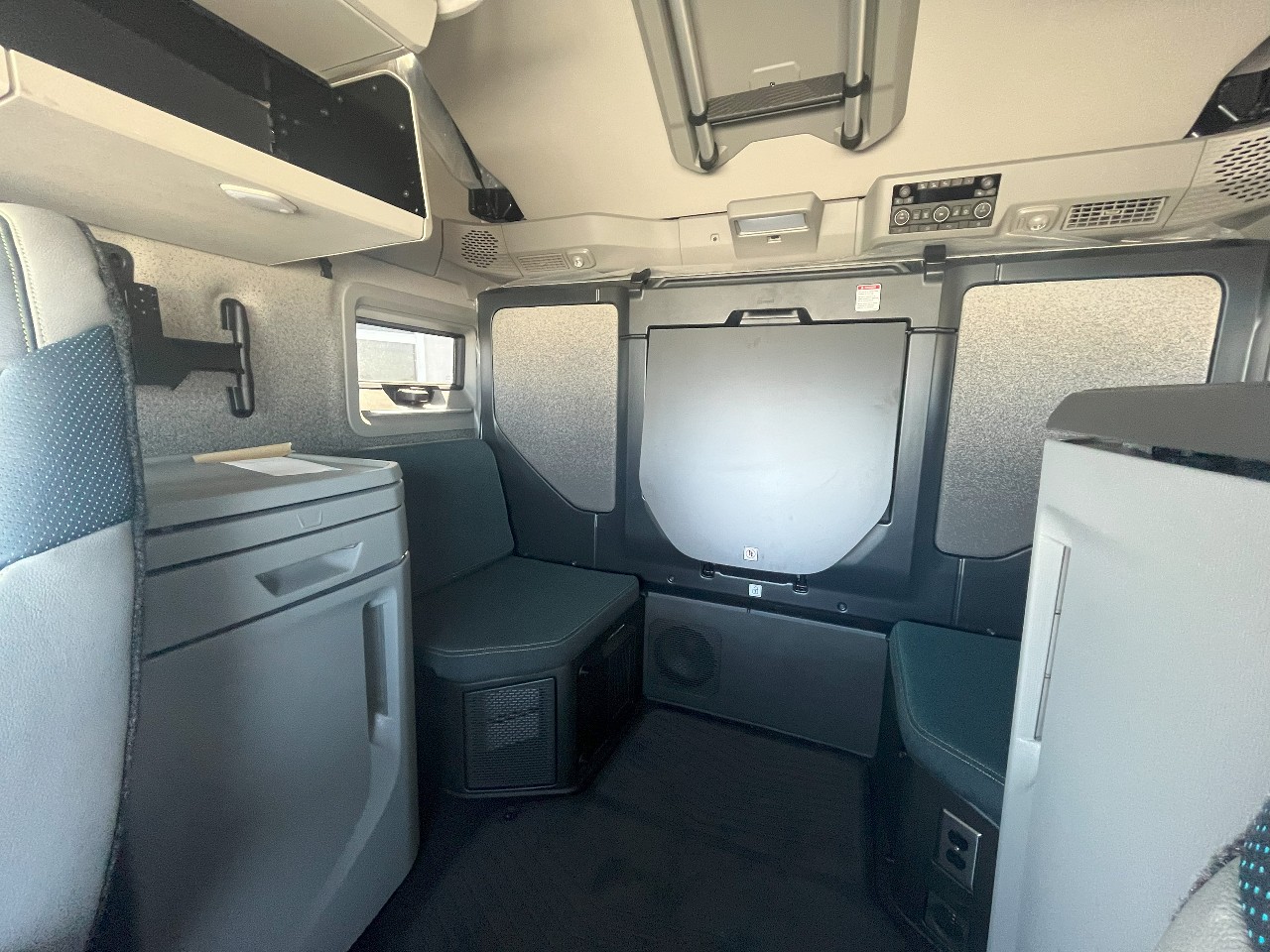 2026 Volvo - image 17