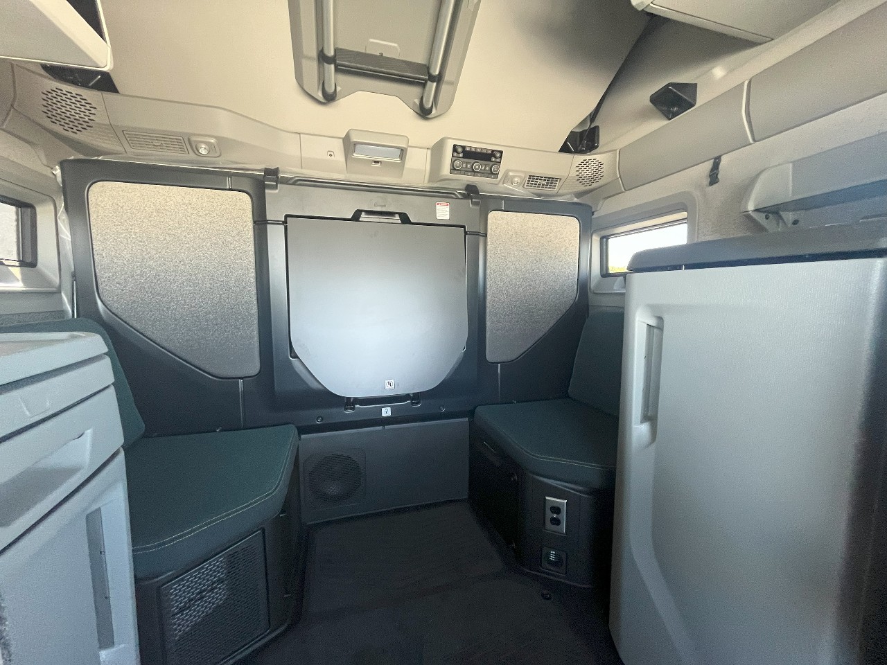 2026 Volvo - image 18