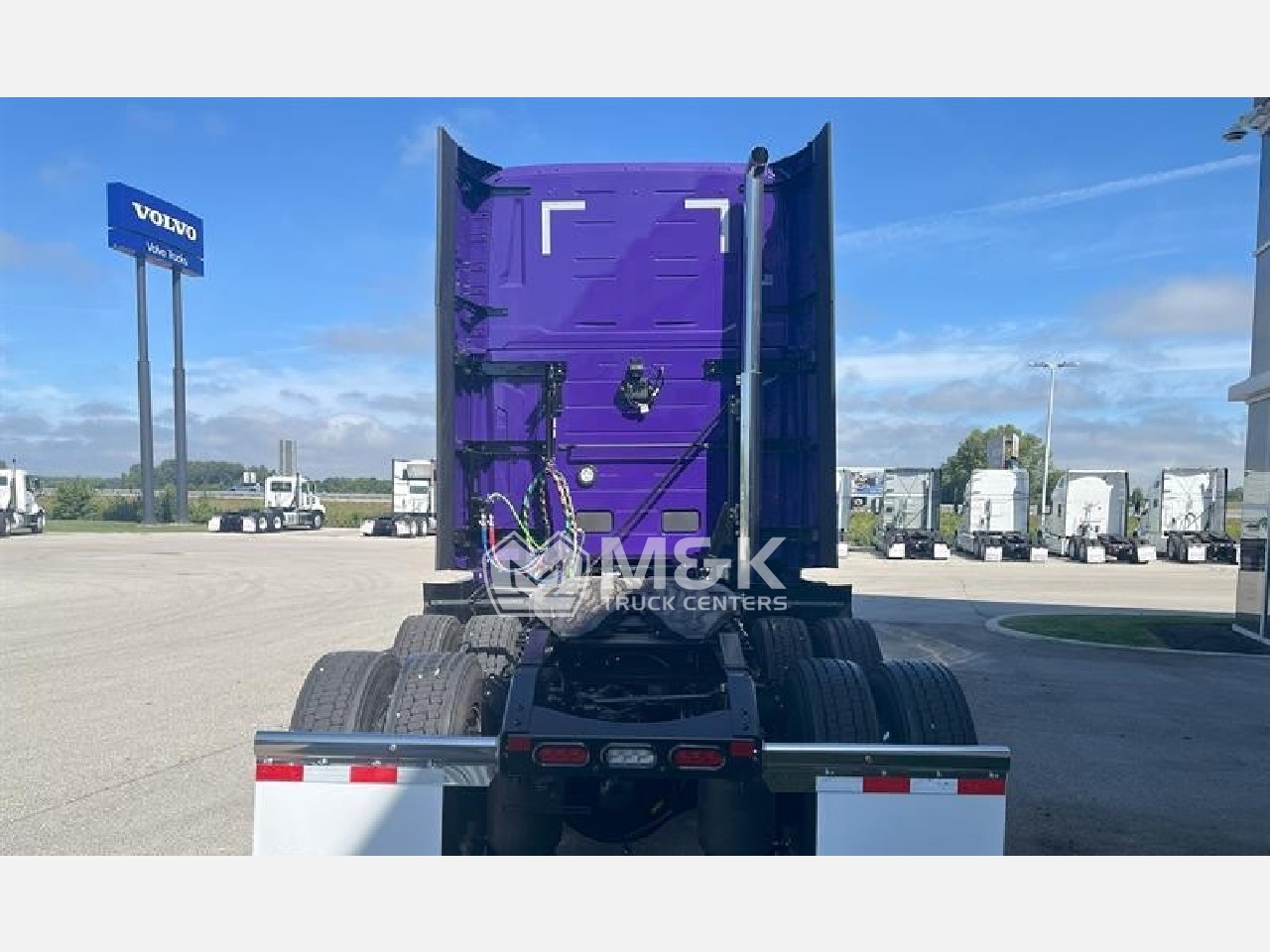 2026 Volvo - image 6