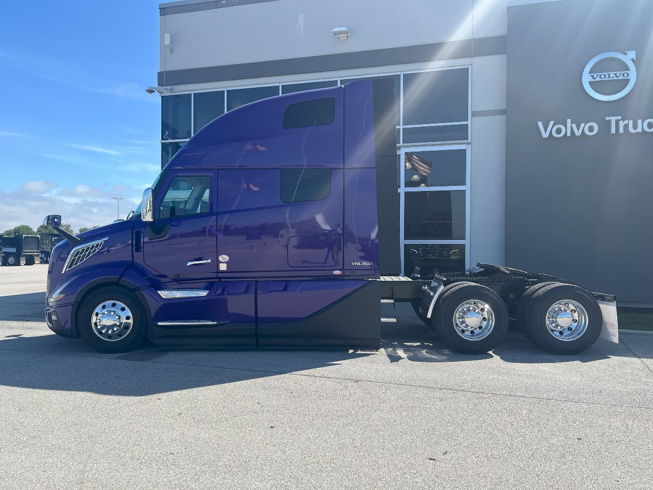 2026 Volvo - image 8