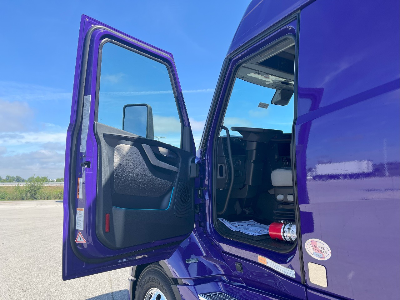 2026 Volvo - image 9