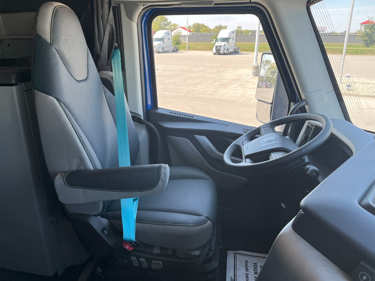 2026 Volvo - image 14