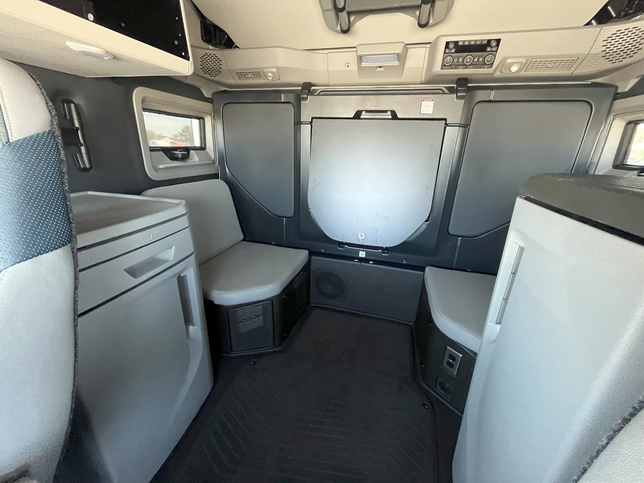 2026 Volvo - image 17