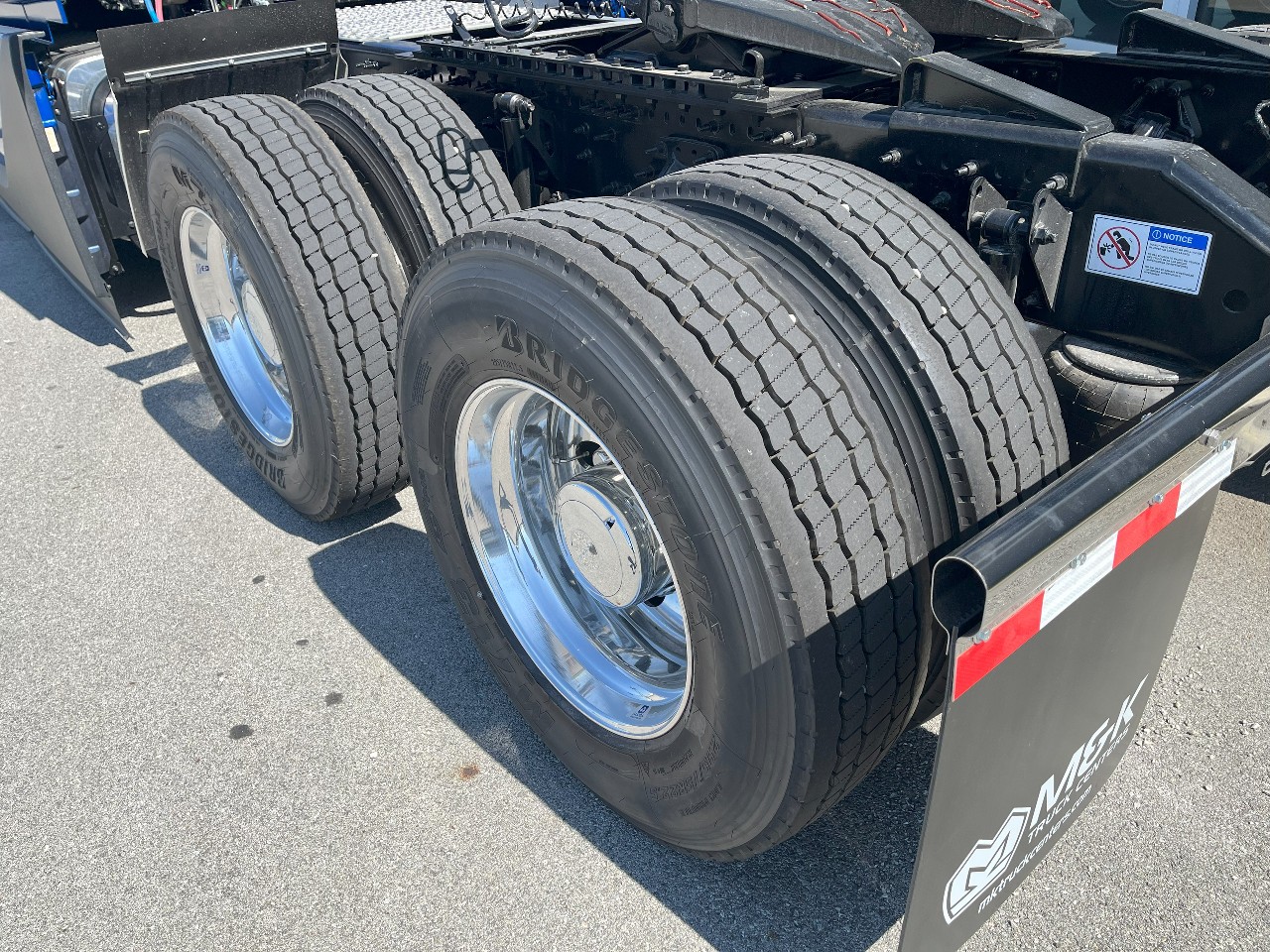 2026 Volvo - image 7