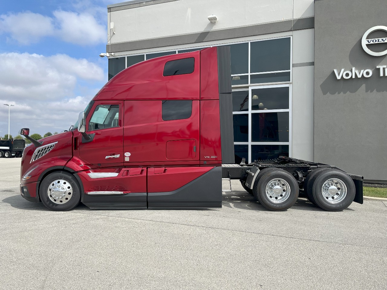 2026 Volvo - image 8