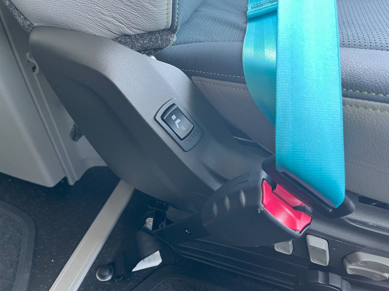 2026 Volvo - image 15