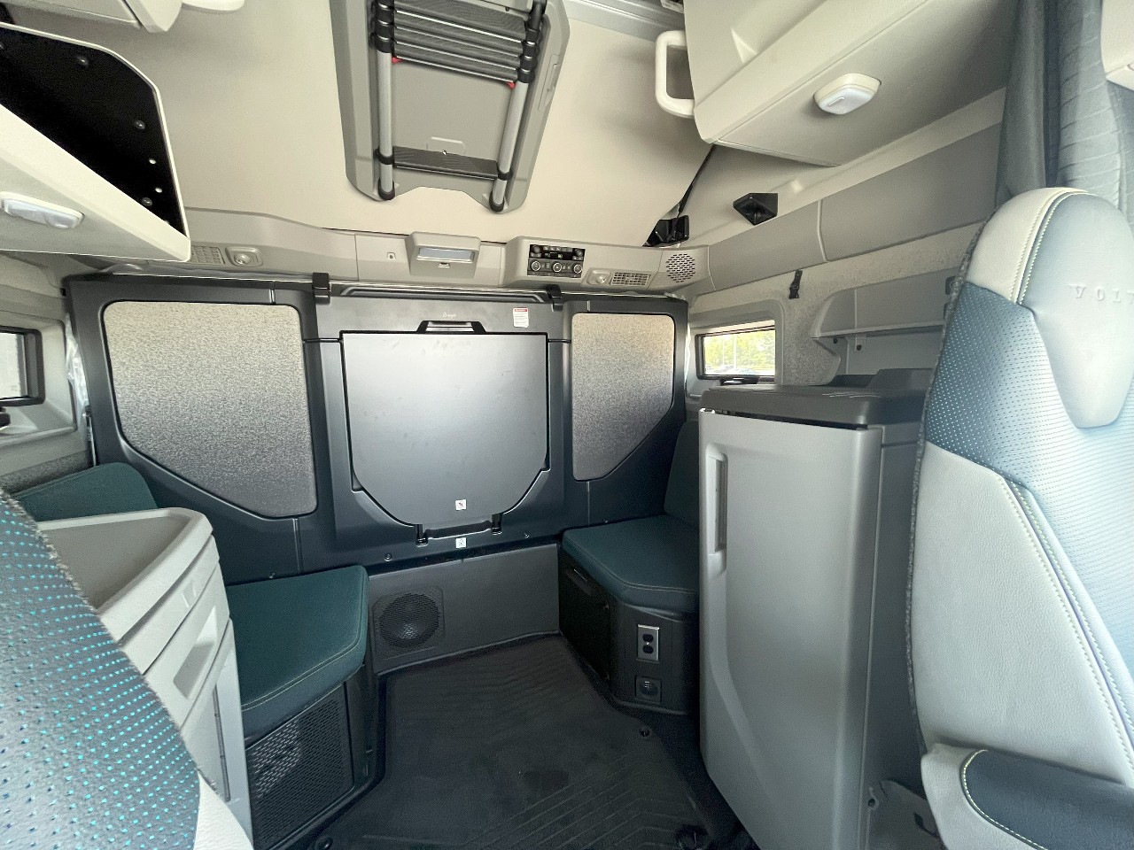 2026 Volvo - image 17