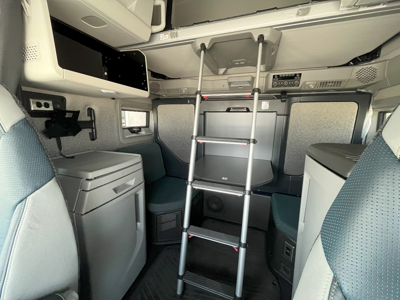 2026 Volvo - image 18