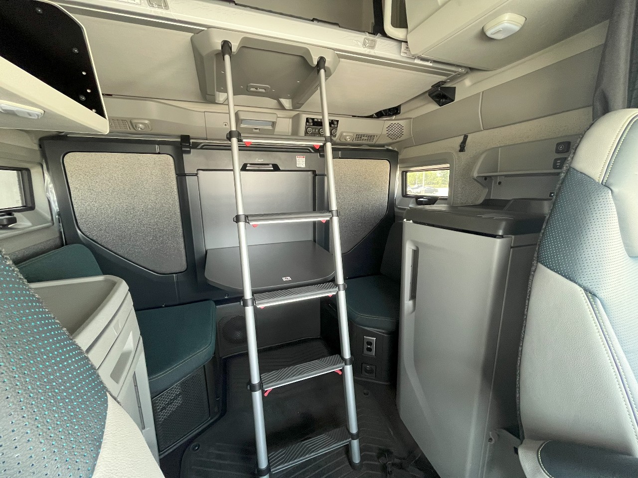 2026 Volvo - image 19