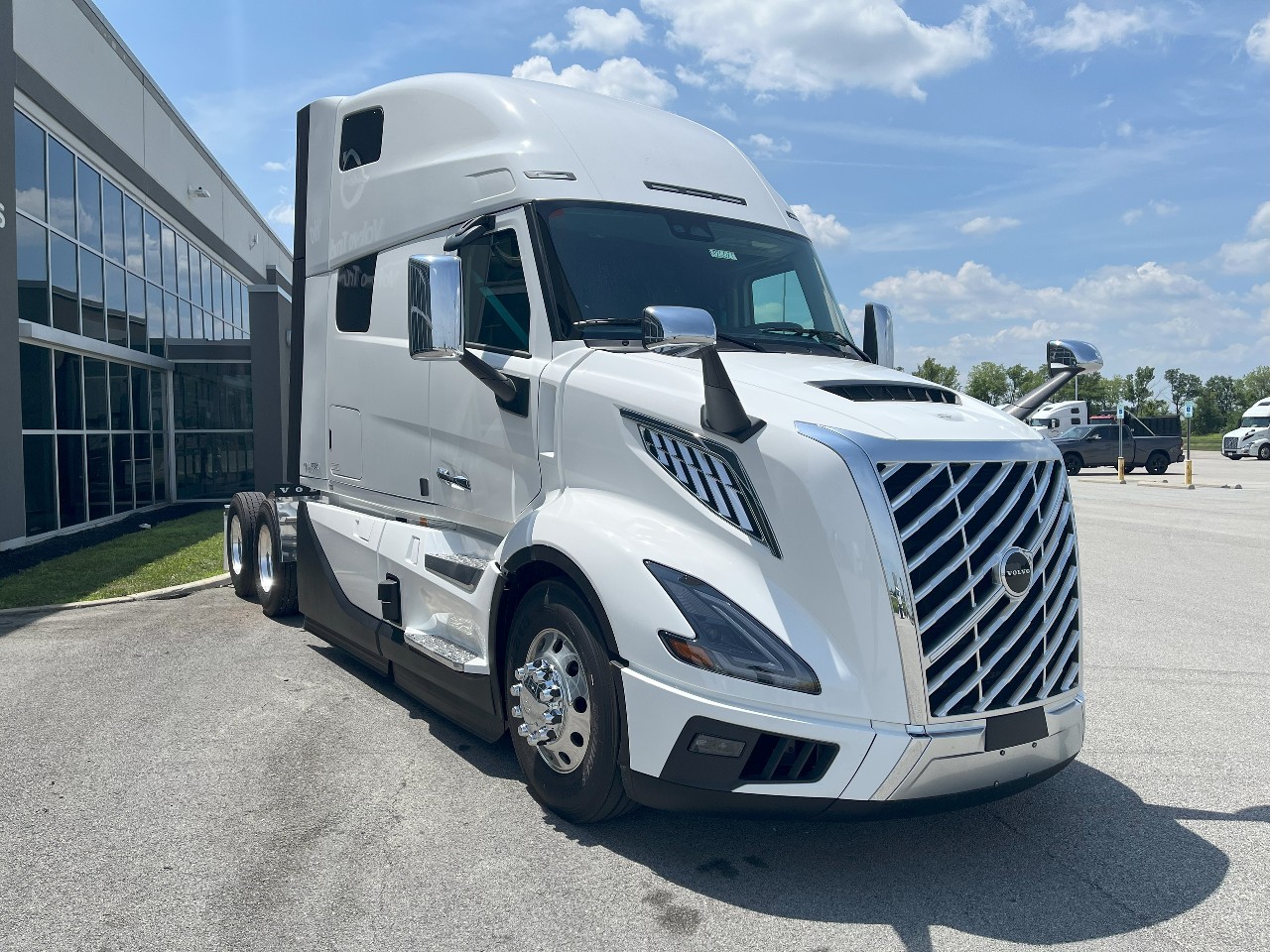 2026 Volvo - image 3