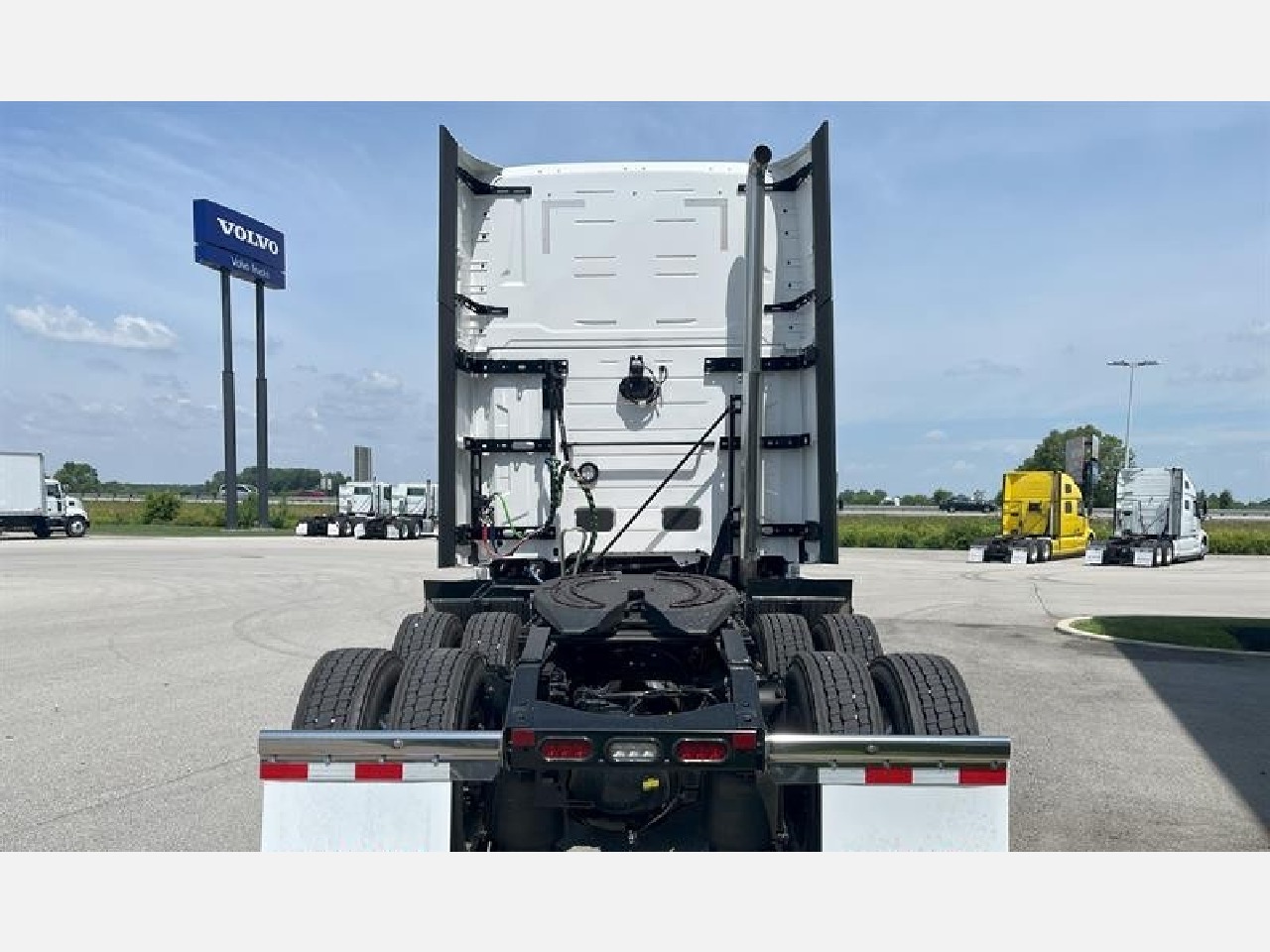 2026 Volvo - image 6