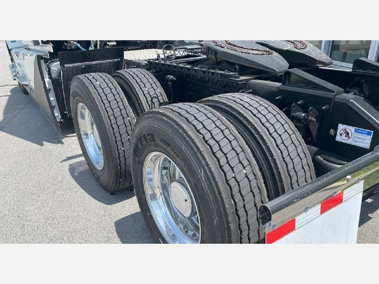 2026 Volvo - image 7