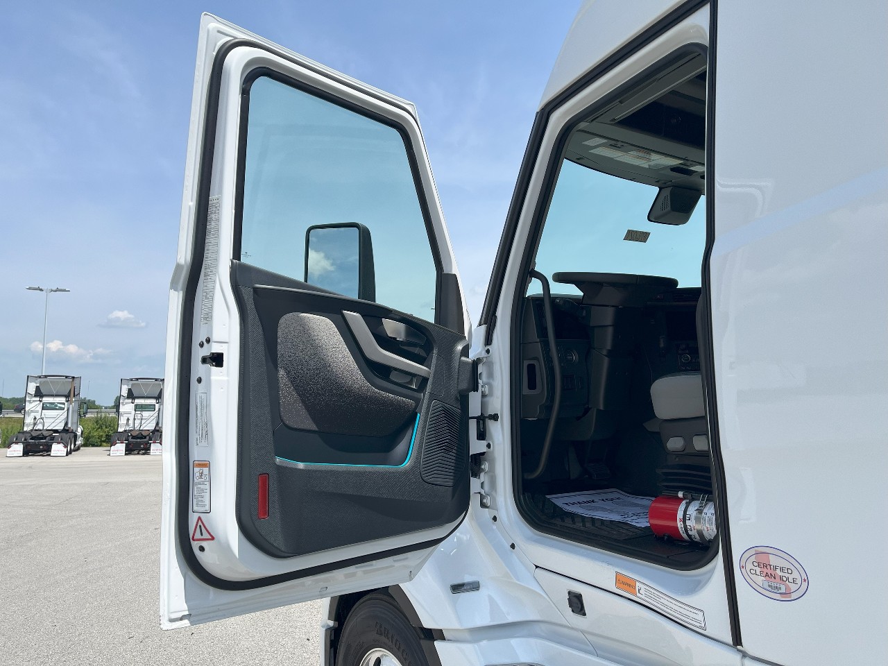 2026 Volvo - image 9