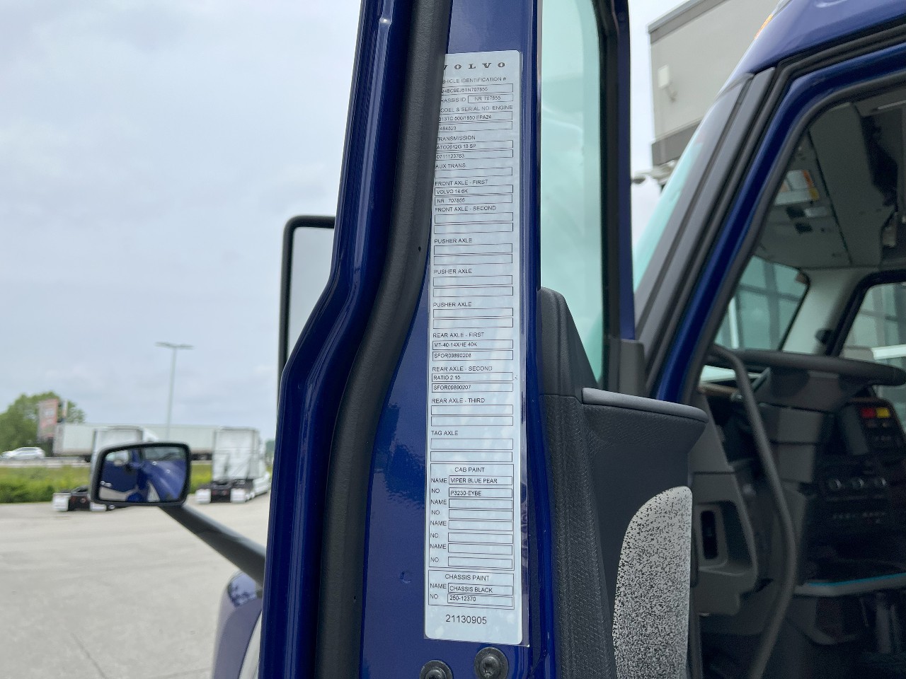 2026 Volvo - image 10