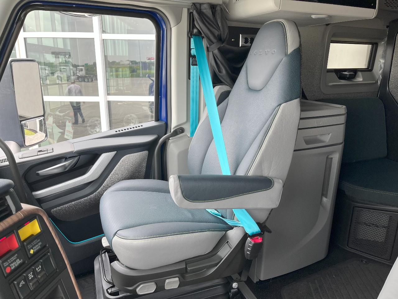 2026 Volvo - image 14