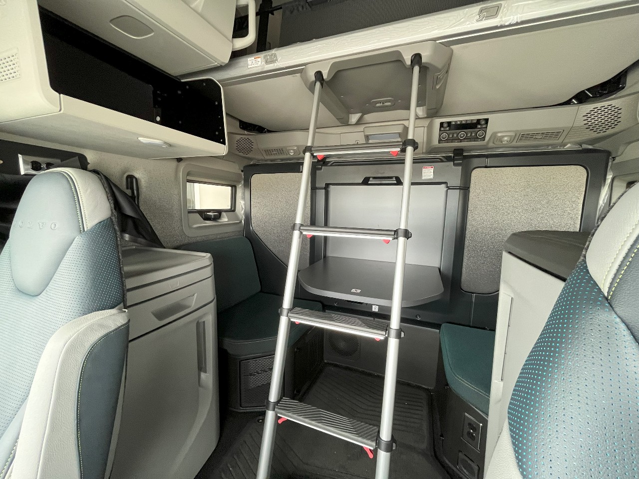 2026 Volvo - image 17