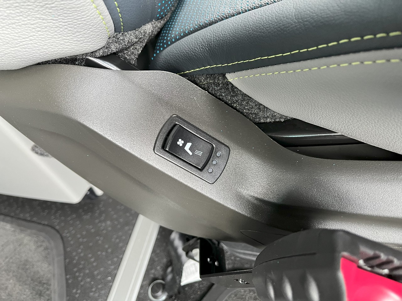 2026 Volvo - image 19